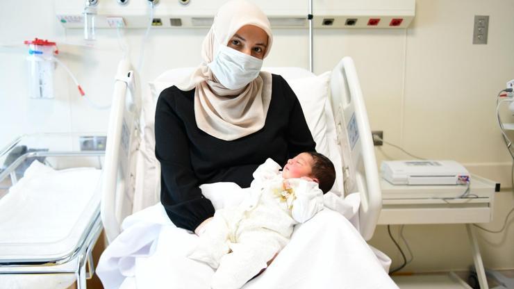 Başakşehir Çam ve Sakura Şehir Hastanesinde ilk bebek dünyaya geldi