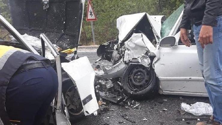 Ankarada otomobiller çarpıştı: 2 ölü, 3 yaralı