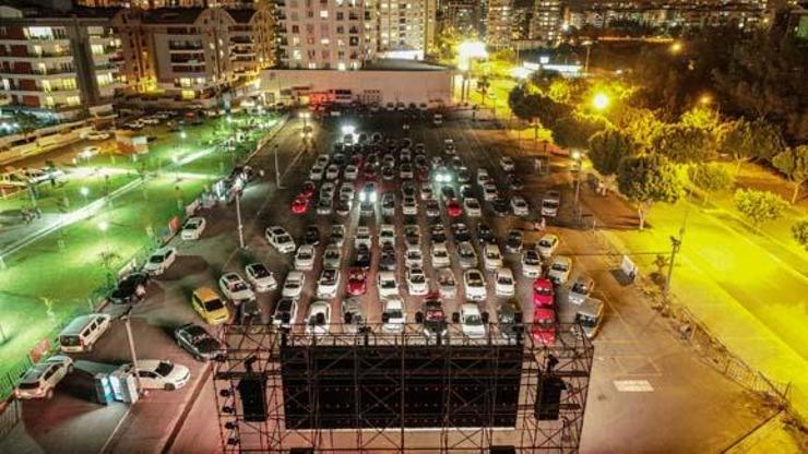 Antalyada arabada açık hava sineması