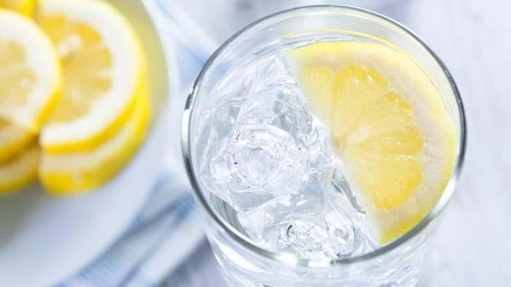 Her gün 1 bardak limonlu su içmenin müthiş faydaları