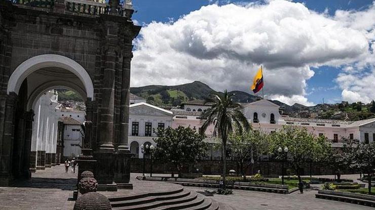 Eski Ekvador Devlet Başkanı Bucaram gözaltına alındı