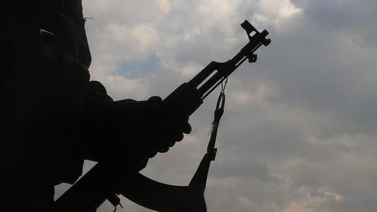 Jandarmanın ikna çalışması sonucu bir PKKlı terörist teslim oldu