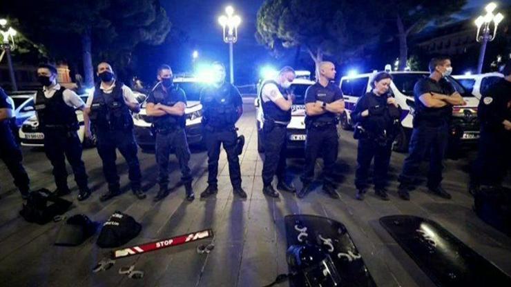 Fransız polisi ayaklandı | Video