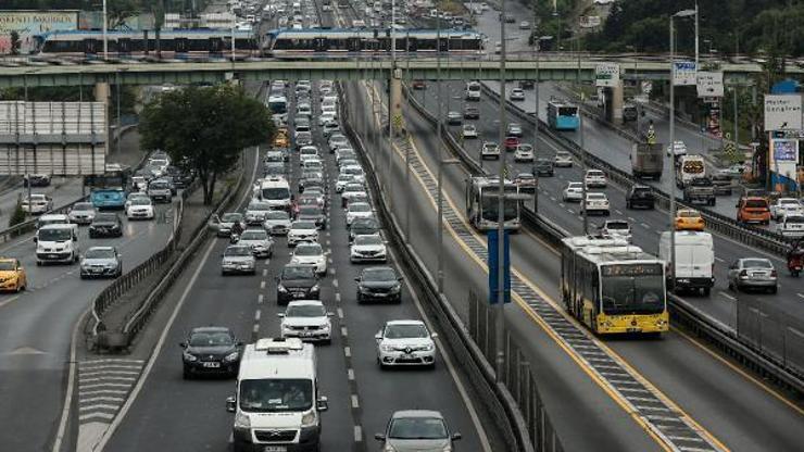 Haftanın son iş gününde İstanbul trafiğinde yoğunluk