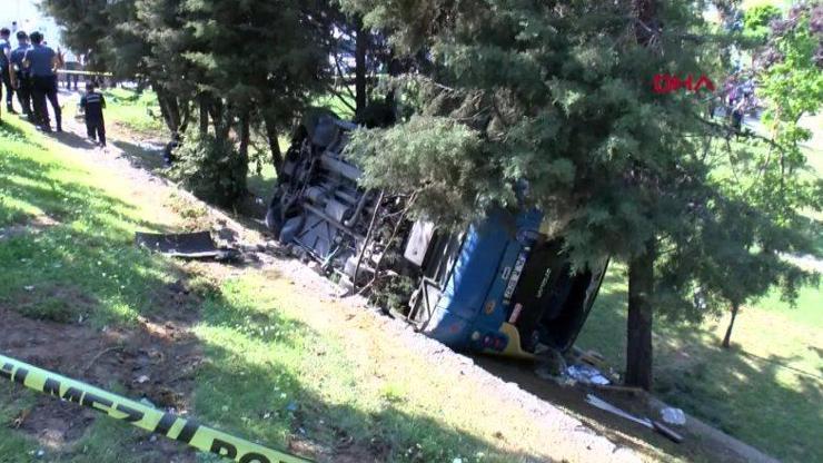 Freni patlayan minibüs kaza yaptı | Video