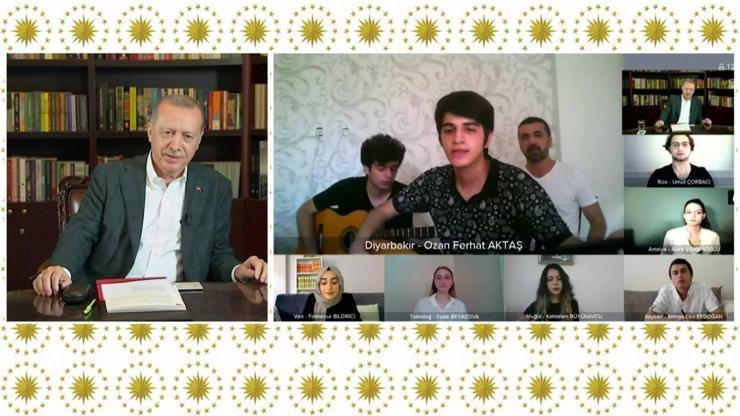 Cumhurbaşkanı Erdoğan gençlerle türkü söyledi | Video