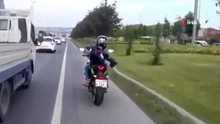 Motosiklet magandaları diğer sürücülerin canlarını hiçe saydılar | Video