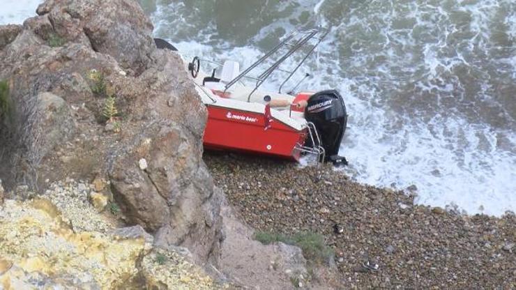 Rivada tekne kayalıklara çarptı: Mahsur kalanlar kurtarıldı