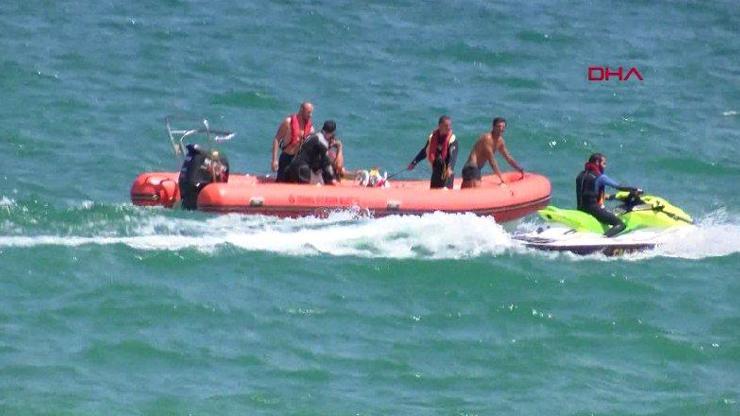 Kayalıklara çarpan teknedeki 2 kişi kurtarıldı | Video