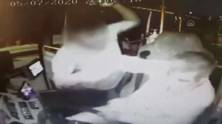 Son Dakika: Maske uyarısı yapan sürücüyü darbettiler | Video