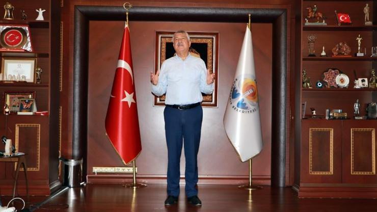 Adana Büyükşehir Belediyesine icra şoku: Başkanlık makamındaki eşyalara el konuldu