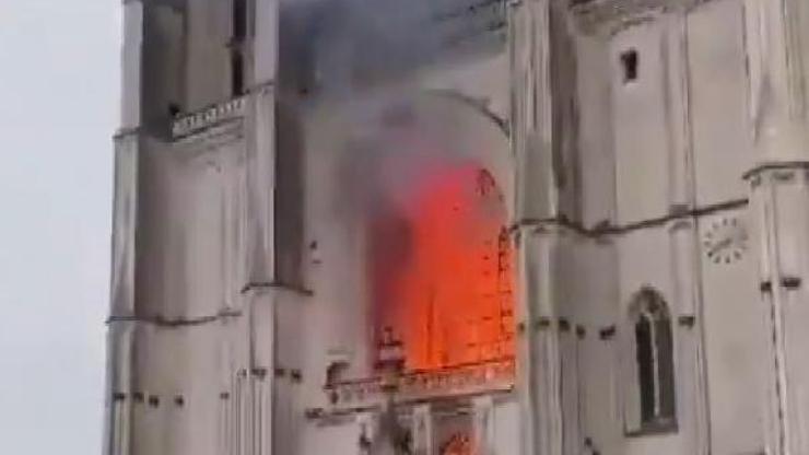 Son dakika... Fransada katedral yangını