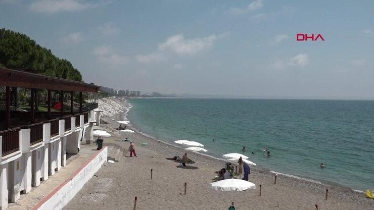 Kıyı erozyonu Antalyadaki Konyaaltı Sahilini vurdu | Video