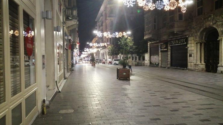 Son dakika haberi: İstiklal Caddesinde şüpheli paket alarmı Giriş-çıkışlar kapatıldı