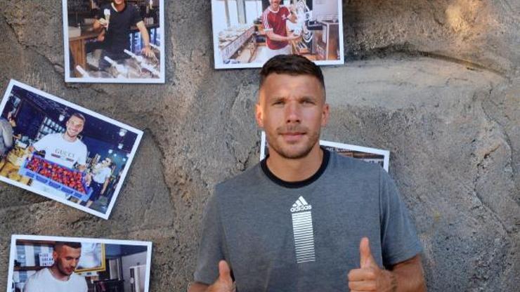 Lukas Podolskiden dondurma ikramı