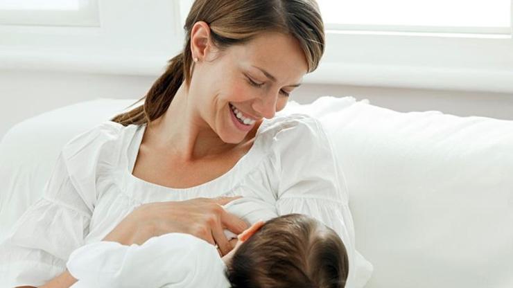 Koronavirüslü annelere bebeğinizi emzirin tavsiyesi