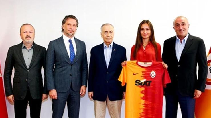 Galatasaraya yeni forma sponsoru