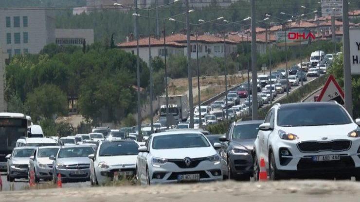 Bayram tatilinin bitmesiyle yollarda trafik oluştu | Video