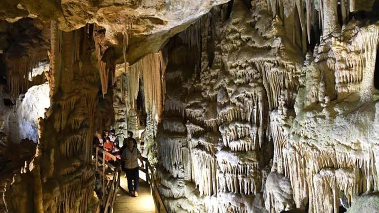 Karaca Mağarası bayram tatilinde yaklaşık 5 bin kişiyi ağırladı