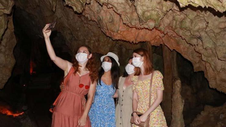 Gören hayran kalıyor İnsuyu Mağarasına 25 bin ziyaretçi