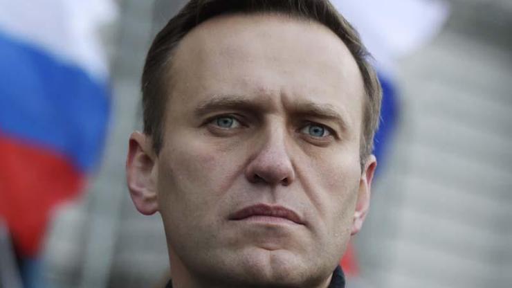 Zehirlendiği şüphesiyle hastaneye kaldırılan Rus muhalif lider Navalni, tedavi için Almanyaya getirilecek