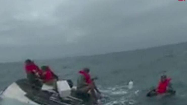 Meksika Körfezinde alabora olan teknedeki 5 kişi böyle kurtarıldı