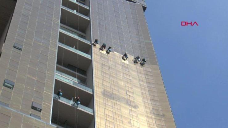 175 metre yüksekte temizlik, rezidanslara tırmanıyor, camları siliyorlar | Video