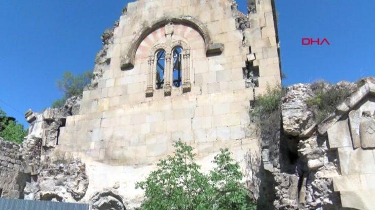 Tarihi kilise yıkılma tehlikesiyle karşı karşıya | Video