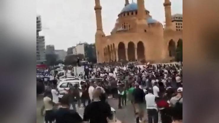 Beyrut’ta Macron’un ziyareti protestoların gölgesinde sürüyor