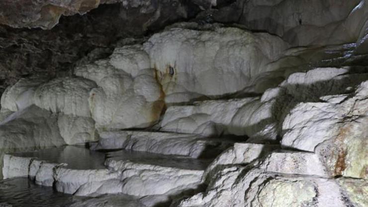 Yer altındaki Pamukkale görenleri hayran bırakıyor