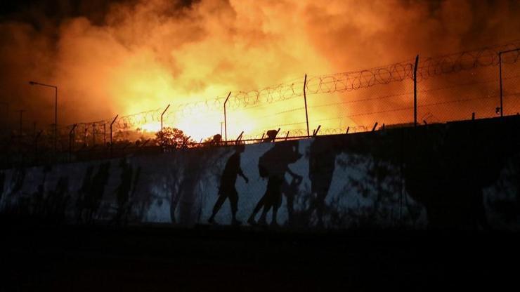 Yunanistanın Midilli Adasındaki sığınmacı kampında yangın