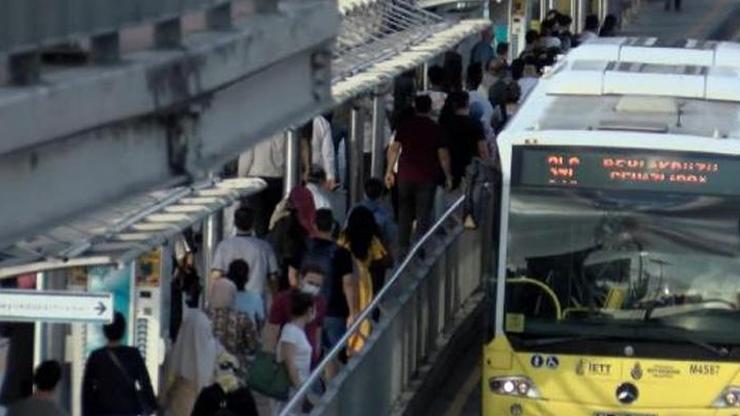 Cevizlibağ metrobüslerde iş çıkışı yoğunluk