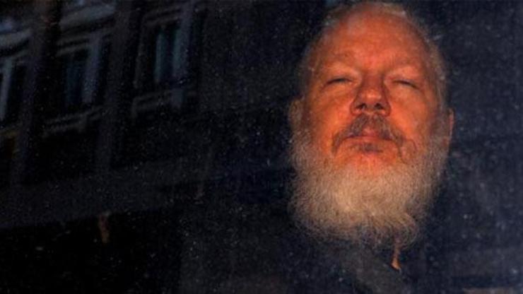 Assangeın ABDye iade davası Kovid-19 nedeniyle ertelendi