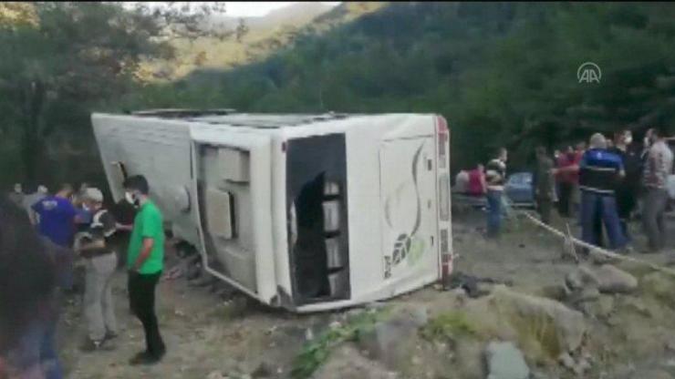 İşçi otobüsü devrildi: 1 ölü | Video