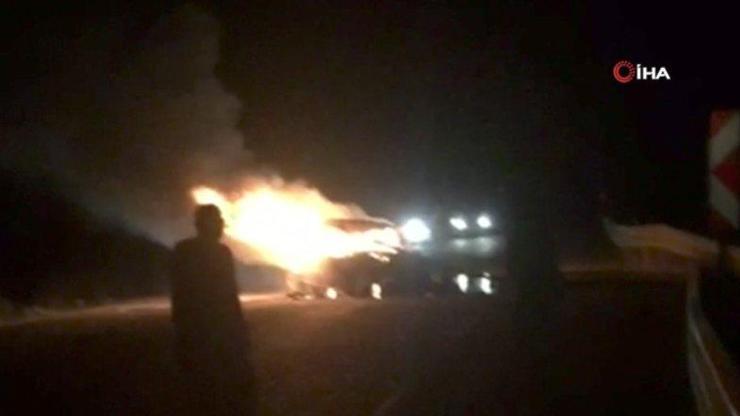 Kamyona çarpan otomobil alev aldı 3 kişi yanarak öldü | Video