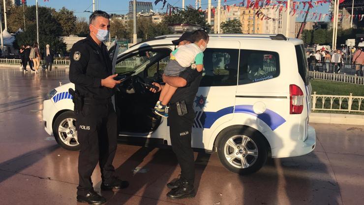 Taksimde kaybolan çocuğu polisler buldu