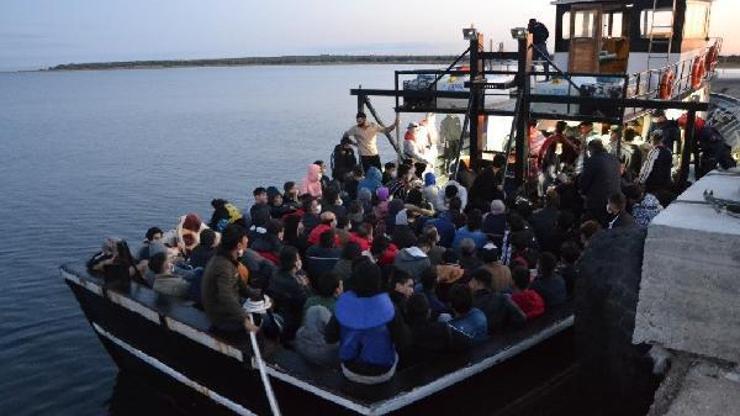 Son dakika.. Bozcaada açıklarında 144 kaçak göçmen yakalandı