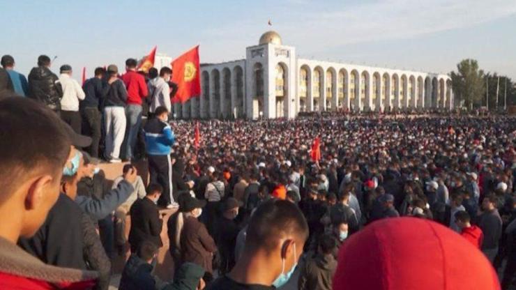 Kırgızistanda neler oluyor Protestocu gruplar arasında FETÖcüler de var | Video