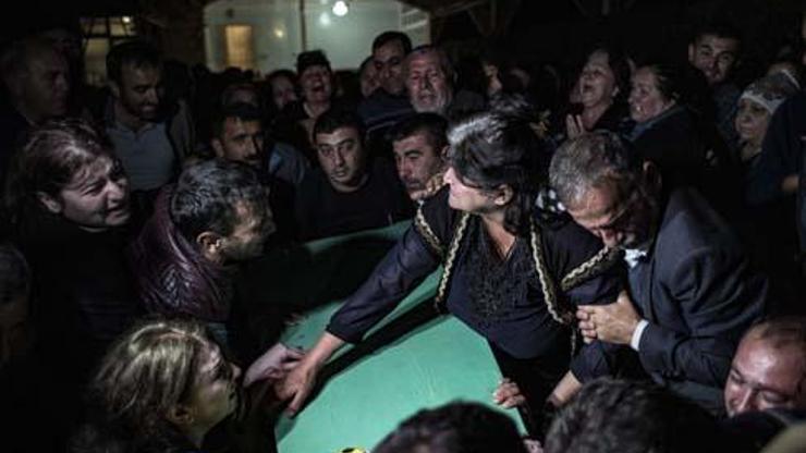 Azerbaycandan yürek dağlayan görüntüler Cenazeler akşam defnedildi