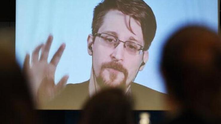 Rusya, eski CIA çalışanı Snowden’a ‘kalıcı oturma’ izni verdi
