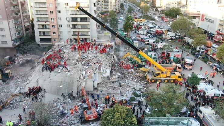 Bakan Pakdemirli yıkılan Rıza Bey Apartmanını ziyaret etti