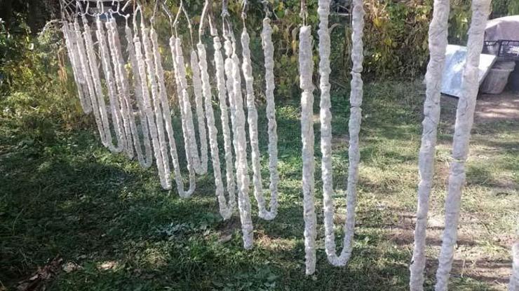 Kışlık çerez olarak tüketiliyor Karsta cevizli sucuk ile köme mesaisi başladı