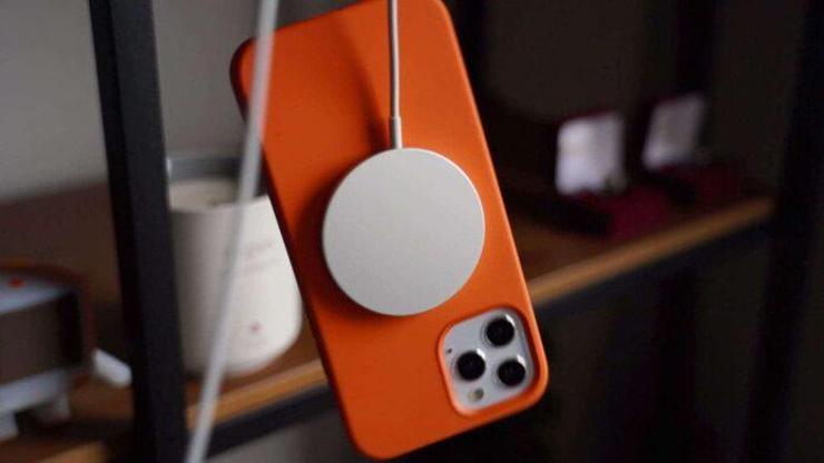 iPhone 12 mini MagSafe şarj konusunda kullanıcılarını üzüyor