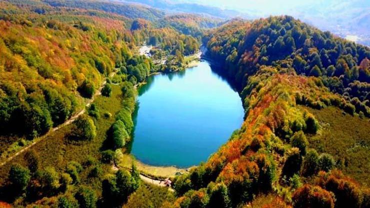Manzarasıyla hayran bırakıyor Ulugölde sonbahar güzelliği