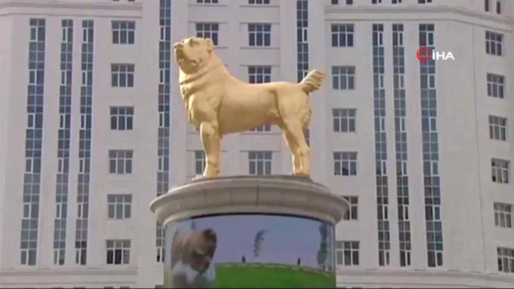 Devlet başkanı köpeğinin heykelini yaptırdı | Video