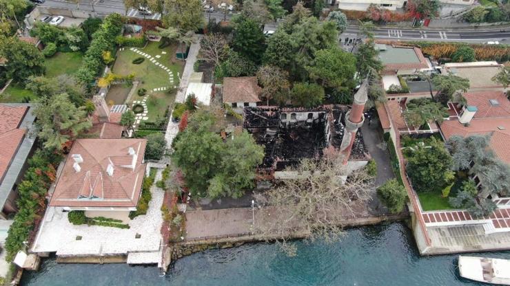 Havadan görüntülendi: İşte yanan tarihi Vaniköy Camiinde son durum
