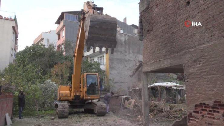 Metruk binalara deprem yıkımı | Video