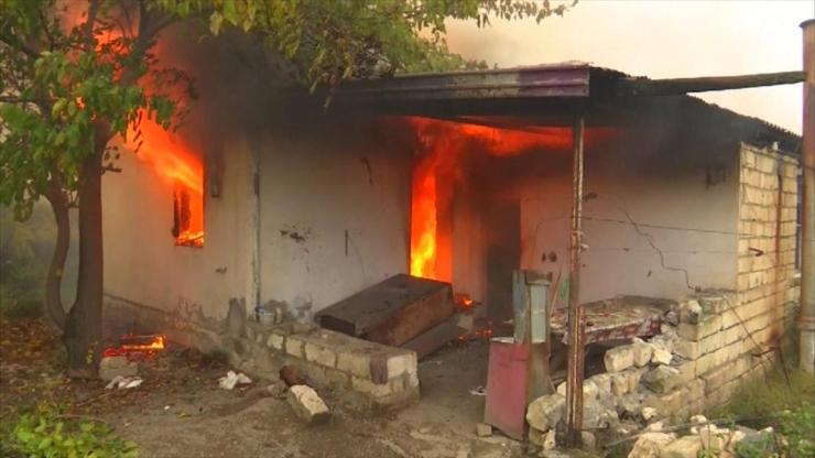 Son dakika... Ağdamda Ermeniler evleri ateşe verdi | Video