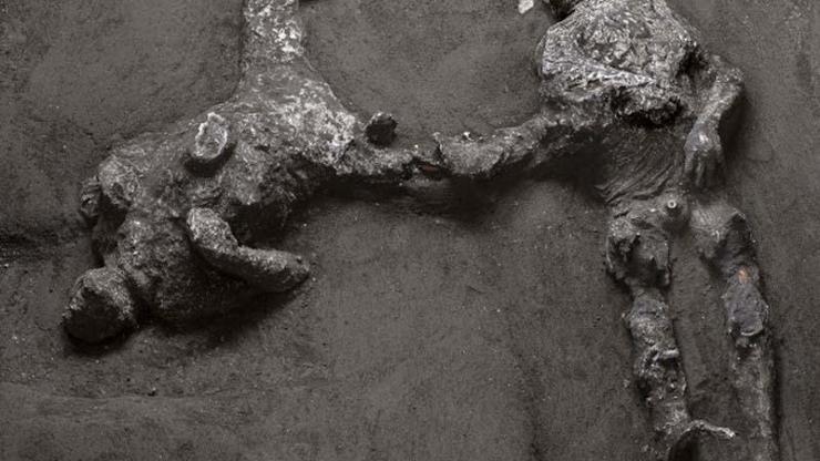Pompeii’deki kazıda efendi ve kölesinin neredeyse mükemmel korunmuş kalıntıları bulundu