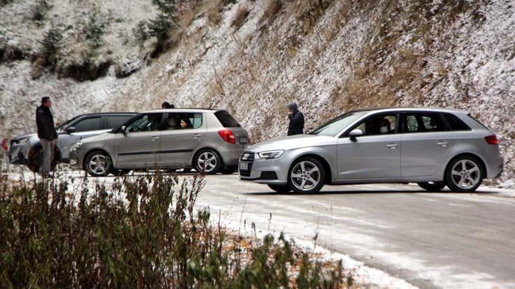 Yedigöller yolu kar ve buzlanma nedeniyle trafiğe kapatıldı, yüzlerce tatilci geri döndü